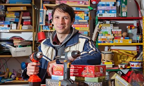 Nikolai Wolfert at borrowing shop